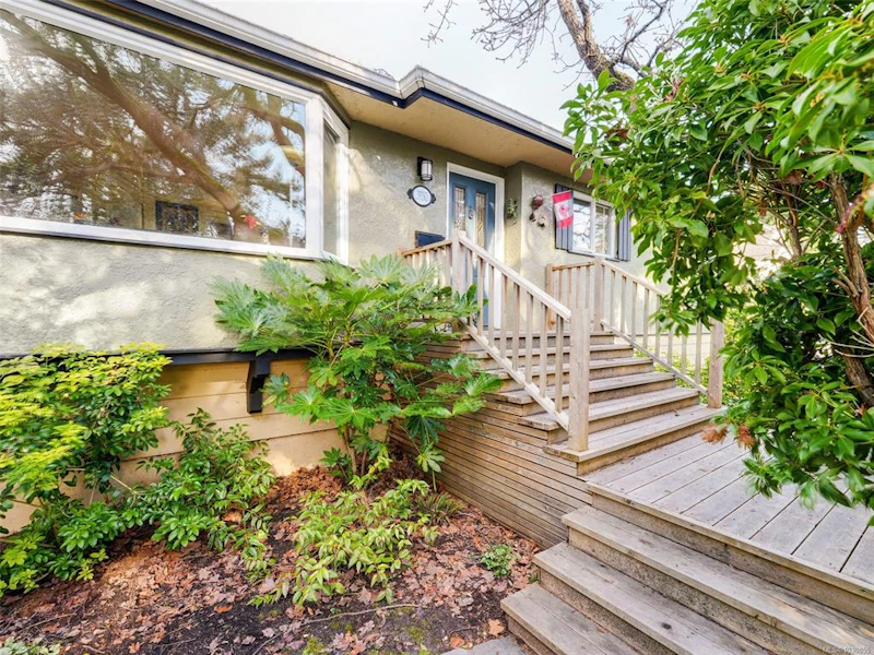 3930 Tudor Avenue, Saanich BC V8N 4L6