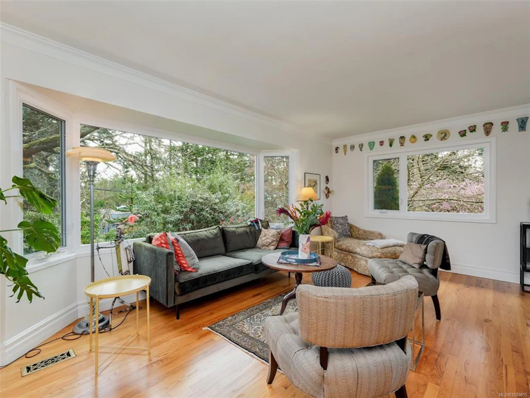 3930 Tudor Avenue, Saanich, BC, V8N 4L6 - 2