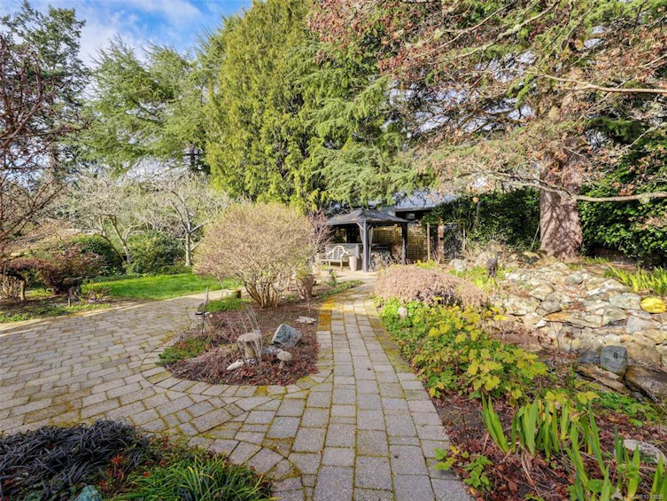 3930 Tudor Avenue, Saanich, BC, V8N 4L6 - 22