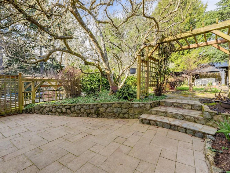 3930 Tudor Avenue, Saanich, BC, V8N 4L6 - 20