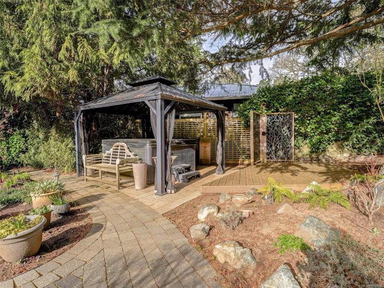 3930 Tudor Avenue, Saanich, BC, V8N 4L6 - 23