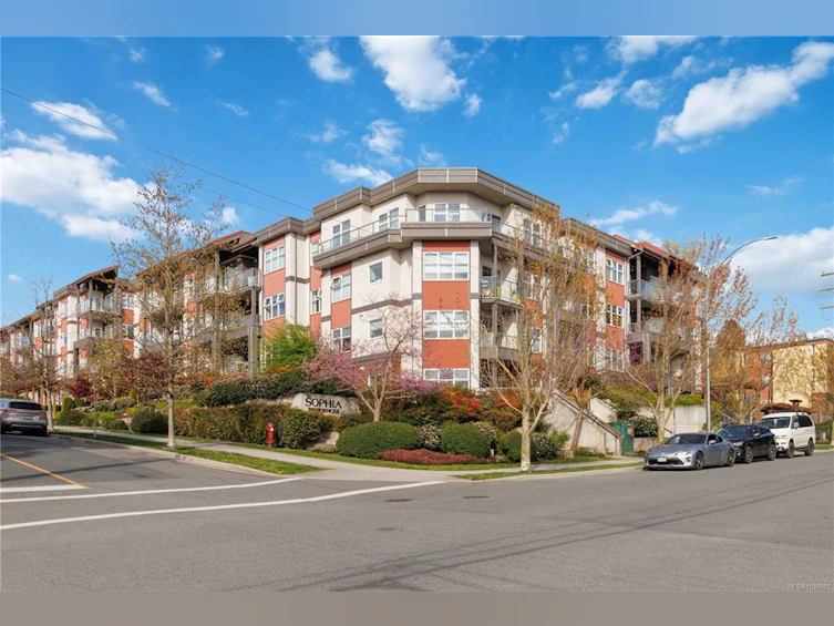 107-1000 Inverness Road, Saanich, BC, V8X 2S1