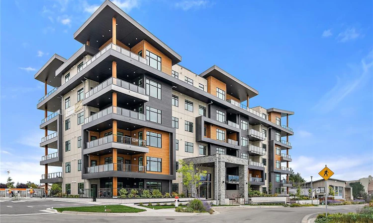 305-2520 Hackett Crescent