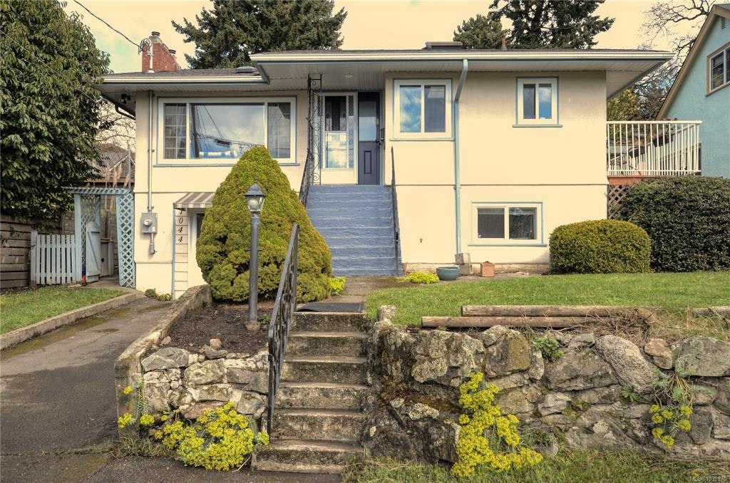 1044 Wollaston Street, Esquimalt, BC, V9A 5B4