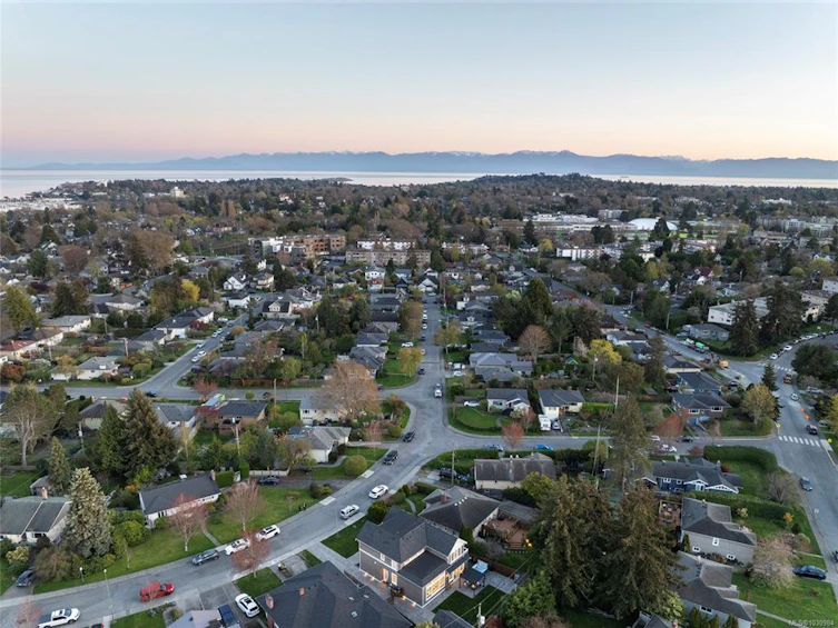 2218 Kinross Avenue, Oak Bay, BC, V8R 2N5 - 55