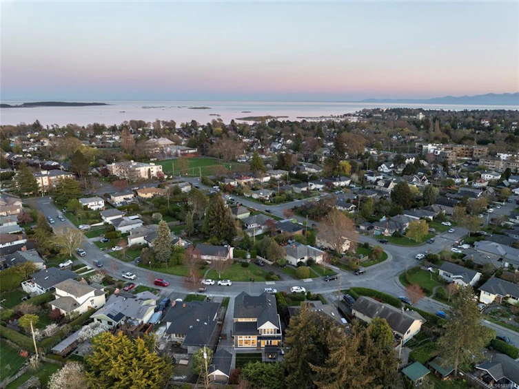 2218 Kinross Avenue, Oak Bay, BC, V8R 2N5 - 54