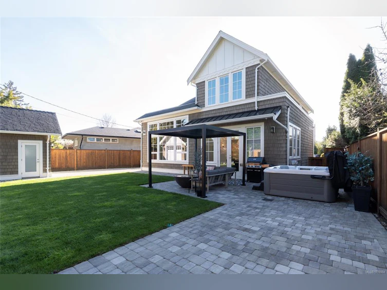 2218 Kinross Avenue, Oak Bay, BC, V8R 2N5 - 38