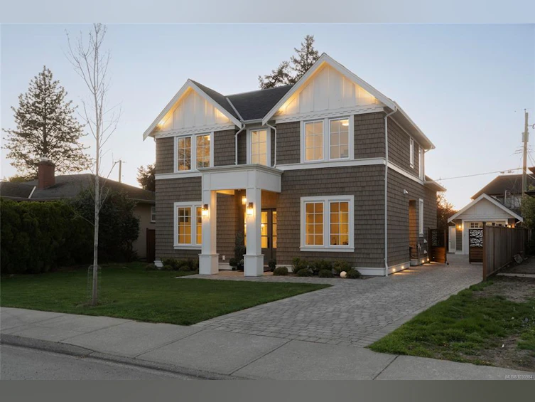 2218 Kinross Avenue, Oak Bay, BC, V8R 2N5