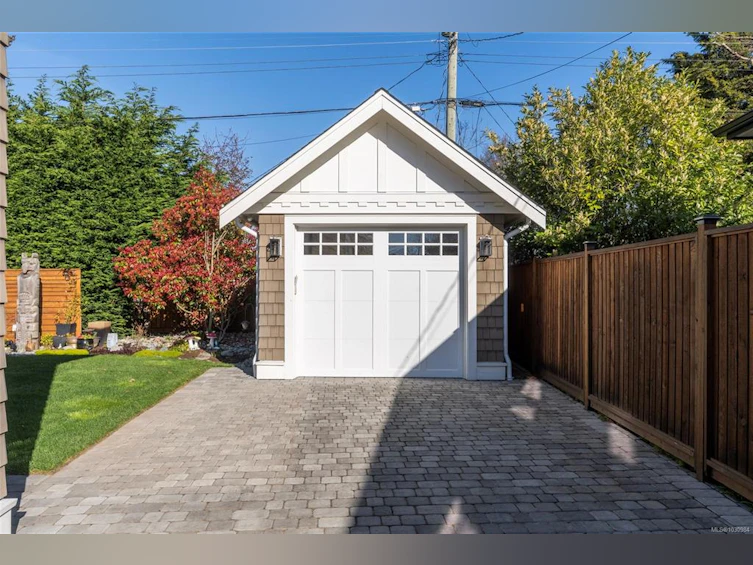 2218 Kinross Avenue, Oak Bay, BC, V8R 2N5 - 32