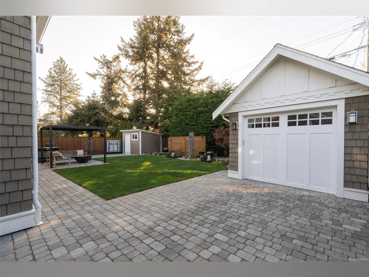 2218 Kinross Avenue, Oak Bay, BC, V8R 2N5 - 33