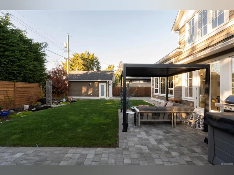 2218 Kinross Avenue, Oak Bay, BC, V8R 2N5 - 41