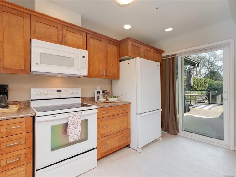 3615 Doncaster Drive, Saanich, BC, V8P 3W5 - 7