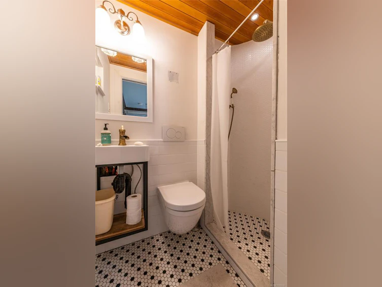 938 Ambassador Avenue, Saanich, BC, V8X 3N1 - 22