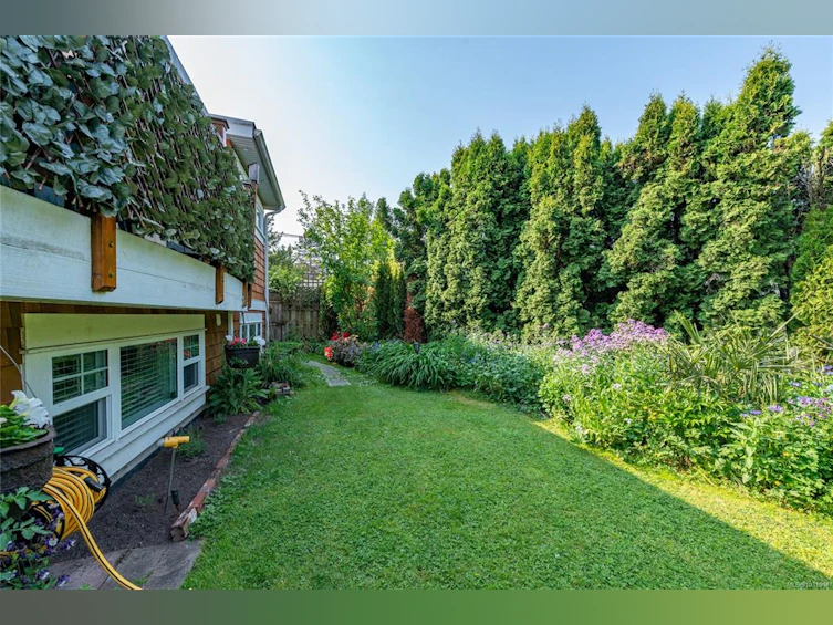938 Ambassador Avenue, Saanich, BC, V8X 3N1 - 27