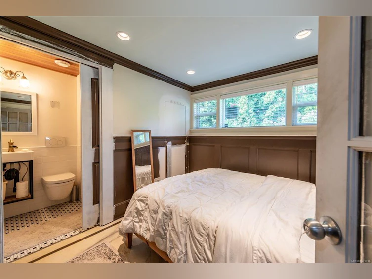 938 Ambassador Avenue, Saanich, BC, V8X 3N1 - 21