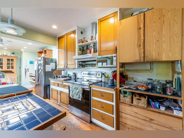 938 Ambassador Avenue, Saanich, BC, V8X 3N1 - 8