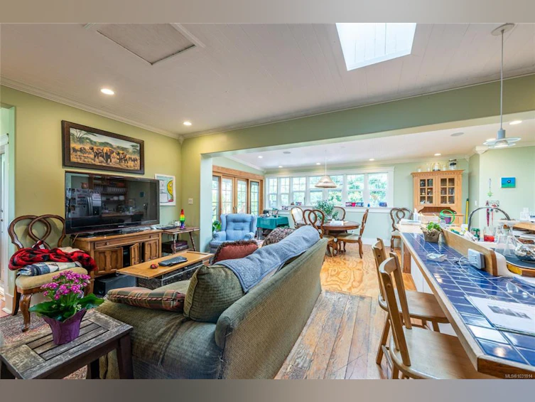 938 Ambassador Avenue, Saanich, BC, V8X 3N1 - 7