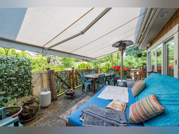 938 Ambassador Avenue, Saanich, BC, V8X 3N1 - 15