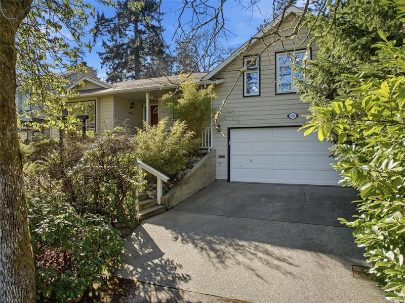 3874 Grange Road, Saanich BC V8Z 4T5