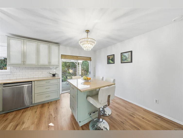3874 Grange Road, Saanich, BC, V8Z 4T5 - 13