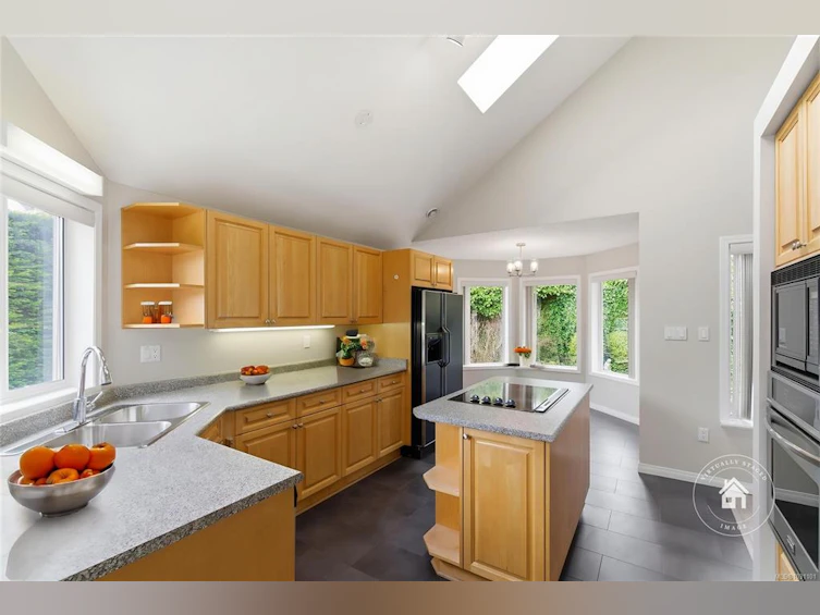 576 Dalmatian Drive, French Creek, BC, V9P 1Y4 - 4