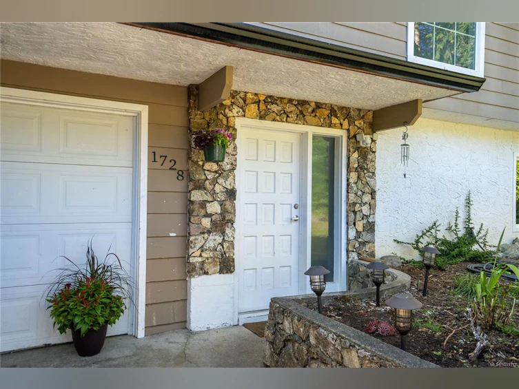 1728 Robin Hill Drive, Shawnigan Lake, BC, V0R 2W0 - 4