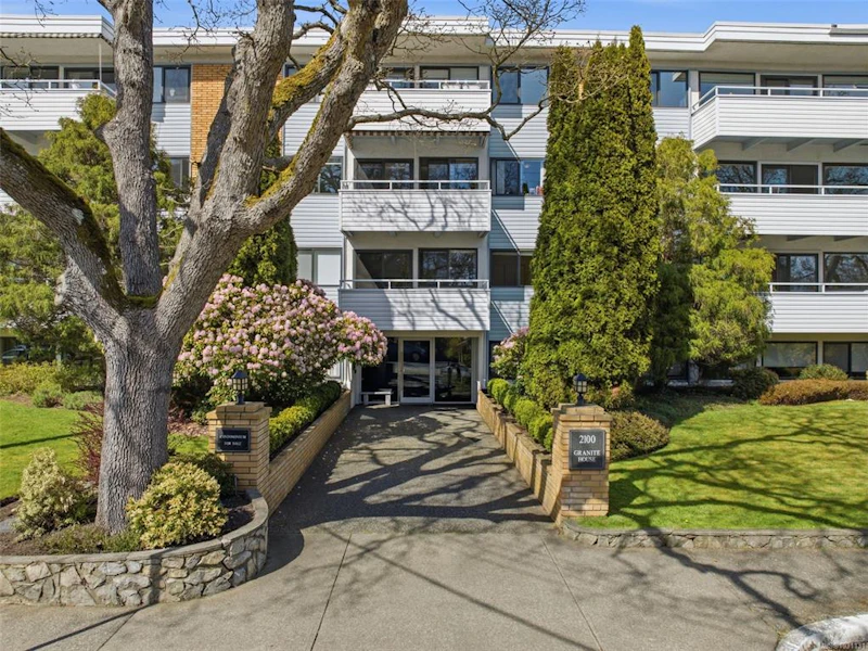 410 - 2100 Granite Street, Oak Bay BC V8S 3G7