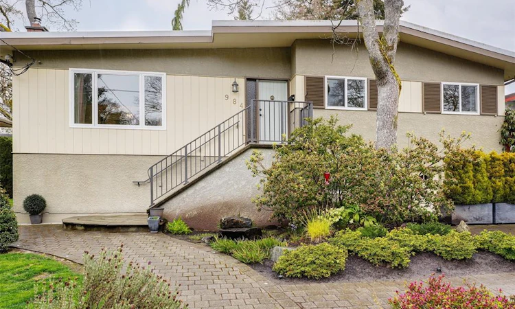 984 Brighton Crescent