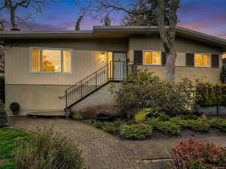 984 Brighton Crescent, Victoria, BC, V8S 2G5 - 2
