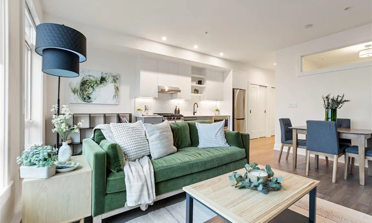 205-1114 Samar Crescent