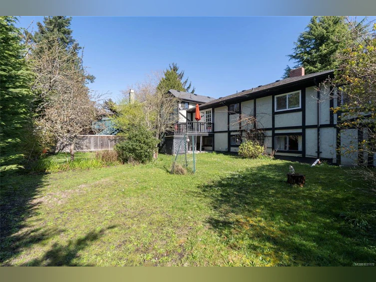 3870 Seacroft Place, Saanich, BC, V8N 4H1 - 41