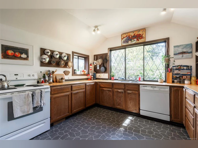 3870 Seacroft Place, Saanich, BC, V8N 4H1 - 19