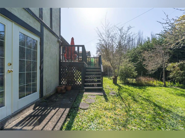 3870 Seacroft Place, Saanich, BC, V8N 4H1 - 38