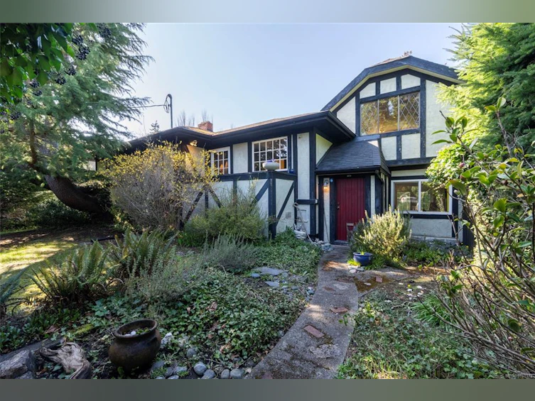 3870 Seacroft Place, Saanich, BC, V8N 4H1 - 5