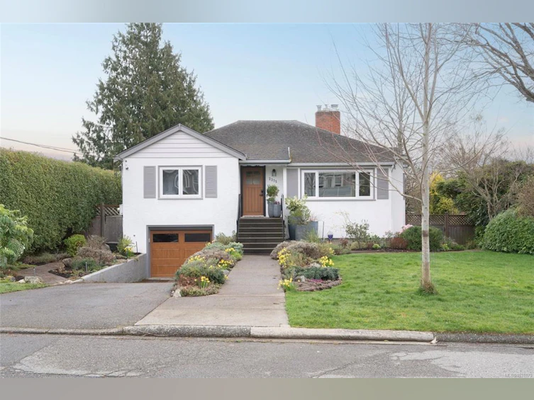 2275 Allenby Street, Oak Bay, BC, V8R 3C4