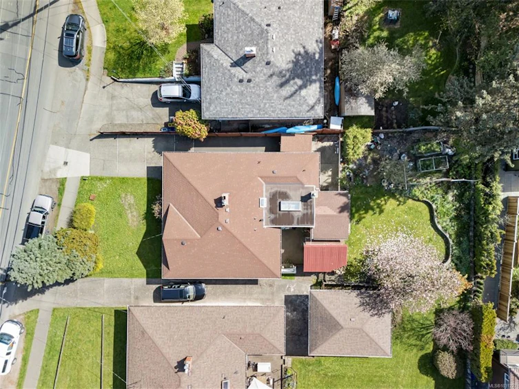 1075 Lodge Avenue, Saanich, BC, V8X 3B2 - 3