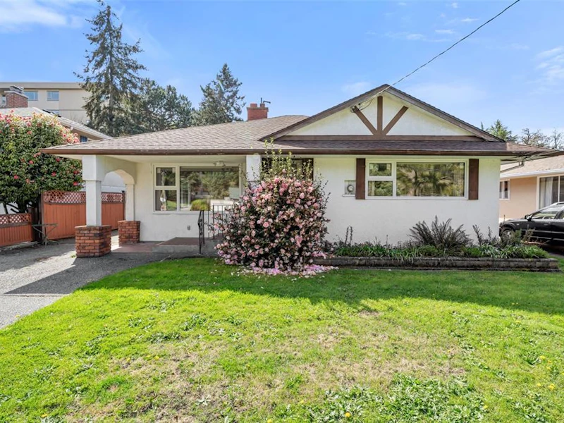 1075 Lodge Avenue, Saanich BC V8X 3B2