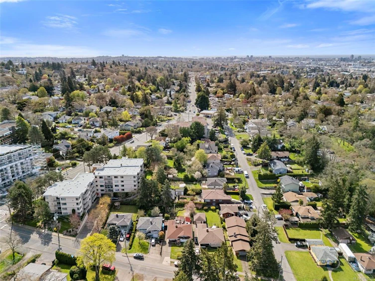 1075 Lodge Avenue, Saanich, BC, V8X 3B2 - 29