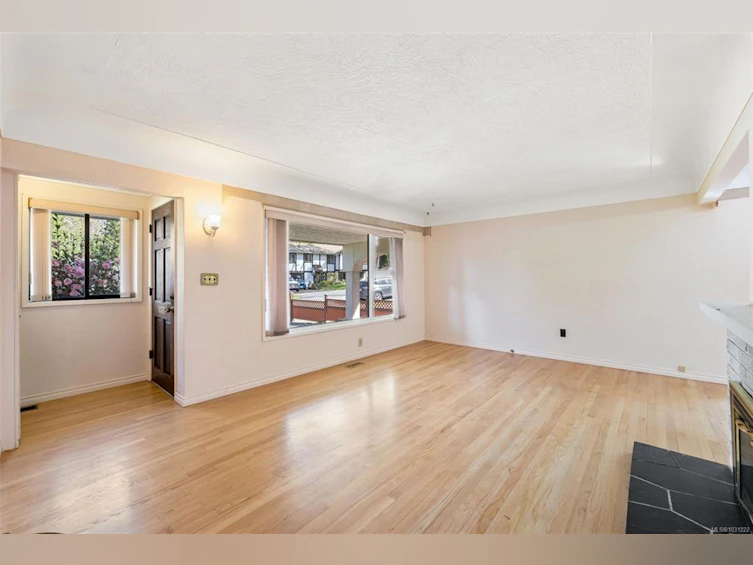 1075 Lodge Avenue, Saanich, BC, V8X 3B2 - 4