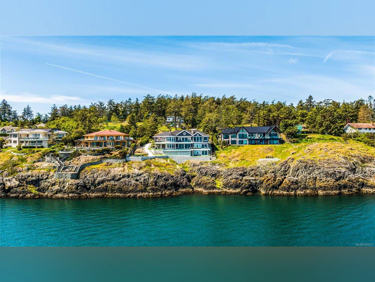 4585 Leyns Road, Saanich, BC, V8N 3A1 - 2