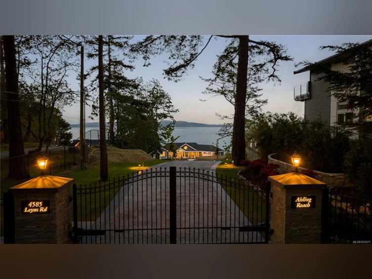 4585 Leyns Road, Saanich, BC, V8N 3A1 - 8
