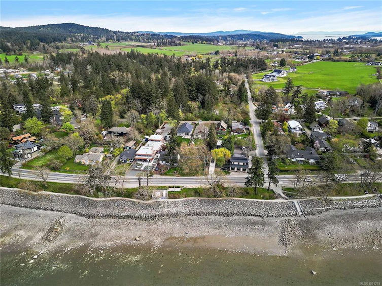 10274 Tsaykum Road, North Saanich, BC, V8L 5T8 - 8