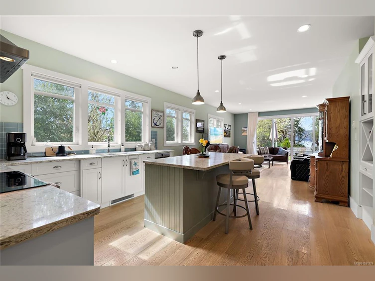 10274 Tsaykum Road, North Saanich, BC, V8L 5T8 - 10