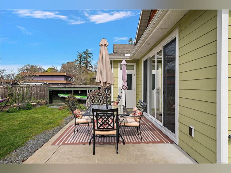 10274 Tsaykum Road, North Saanich, BC, V8L 5T8 - 31