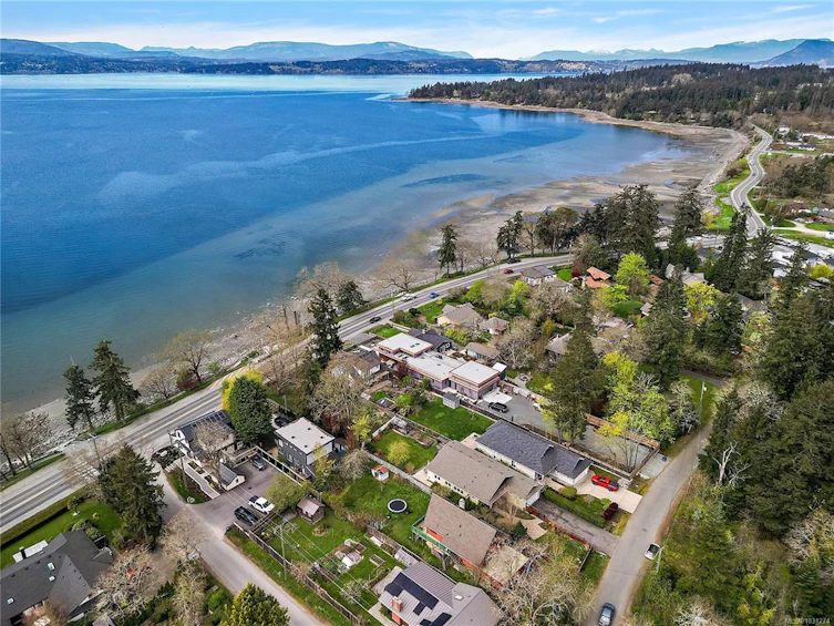 10274 Tsaykum Road, North Saanich, BC, V8L 5T8 - 32