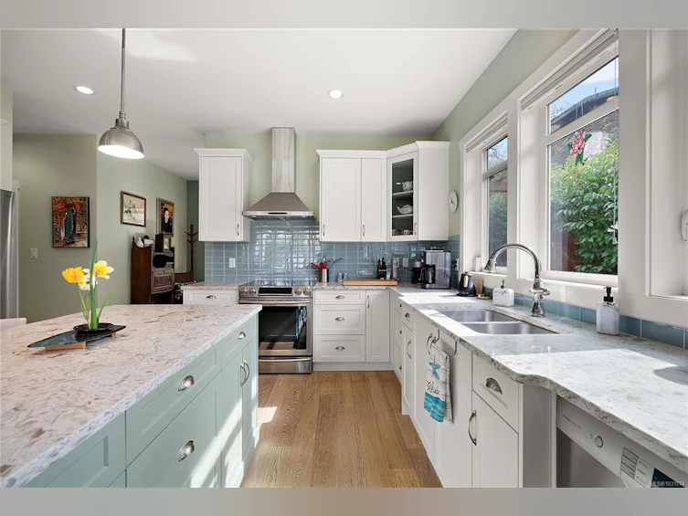 10274 Tsaykum Road, North Saanich, BC, V8L 5T8 - 11