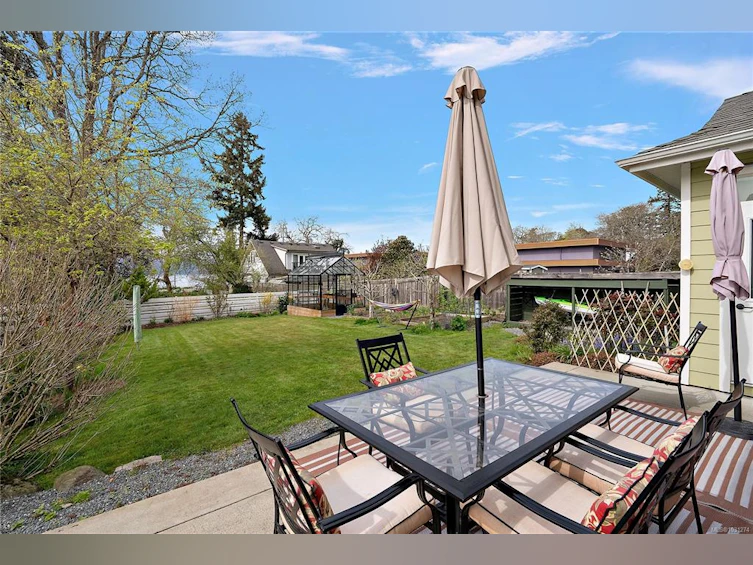 10274 Tsaykum Road, North Saanich, BC, V8L 5T8 - 34