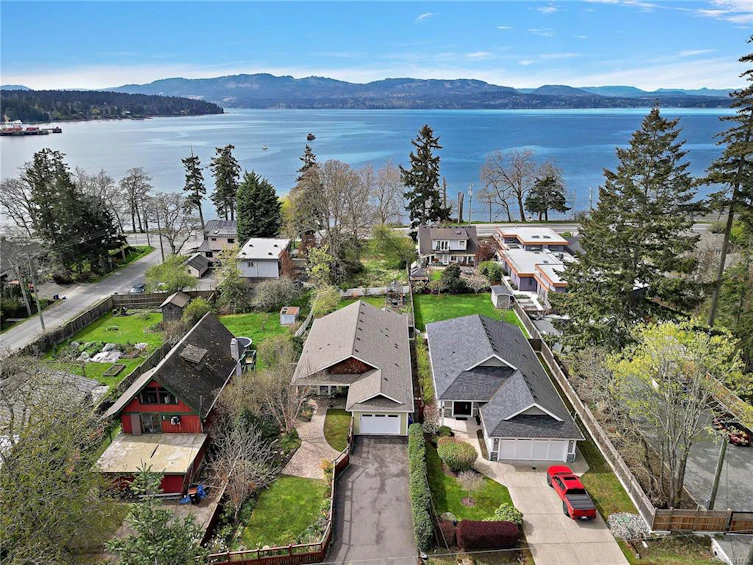 10274 Tsaykum Road, North Saanich, BC, V8L 5T8 - 2