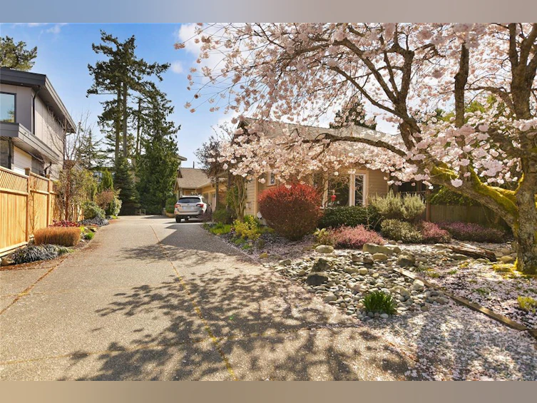 2287 Adela Place, Sidney, BC, V8L 3N3 - 40