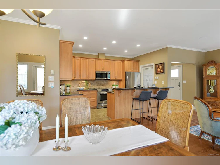 2287 Adela Place, Sidney, BC, V8L 3N3 - 18